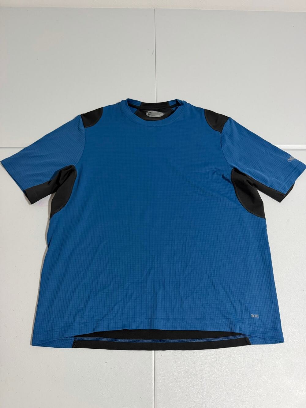 REI Mens XL Grid Knit Athletic Shirt Short Sleeve Blue Black Hiking Running